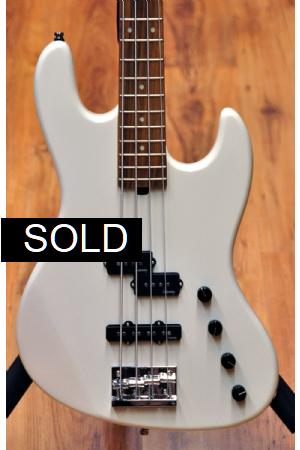 Sadowsky MetroExpress 21 Fret PJ Verdine White Solid Olympic White High Polish Sadowsky MetroExpress 21 Fret PJ Verdine White Solid Olympic White High Polish